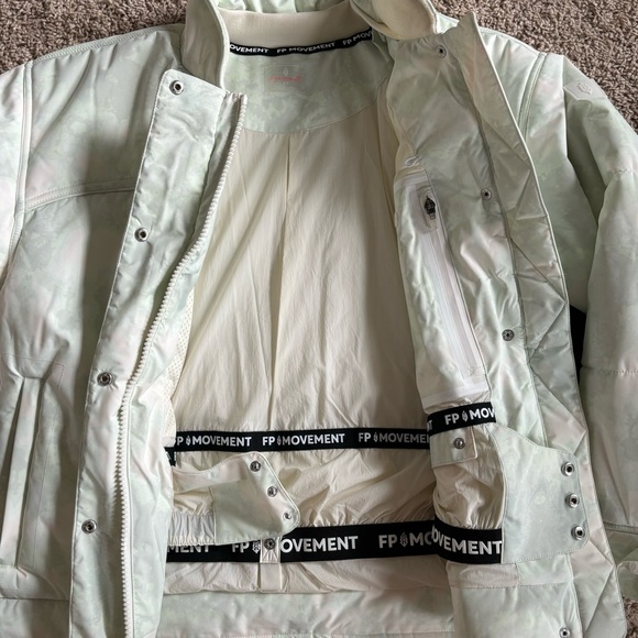 NWT! FP Movement Bunny Slope Puffer Jacket in Mountain Mist Sage / Size Small - Picture 12 of 13